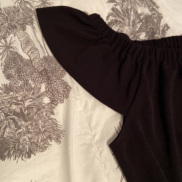 2for $20: Banana Republic LBD 🖤 - Picture 2 of 12